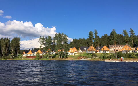 Lakeside Village 37: Nuage, Ciel, L'Eau, Ressources En Eau, Bâtiment, Arbre, Plante, Maison, Paysage Naturel, Lac
