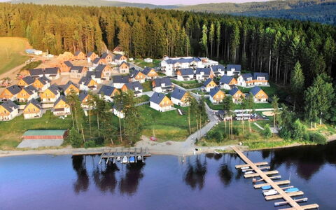 Lakeside Village 40: L'Eau, Ressources En Eau, Plante, Propriété, Bâtiment, Paysage Naturel, Arbre, Bleu Azur, Environnement Naturel, Ciel