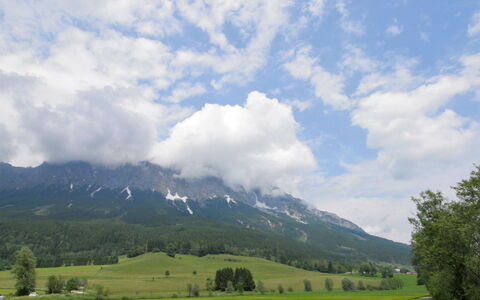 Haus 400: Nuage, Montagne, Plante, Ciel, Jour, La Nature, Arbre, Paysage Naturel, Montagnes, Herbe