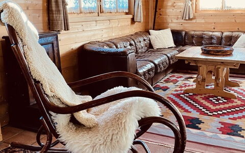 Chalet Rodas 9: Meubles, Fenêtre, Bleu, Bois, Design Intérieur, Sol, Bâtiment, Sol, Canapé