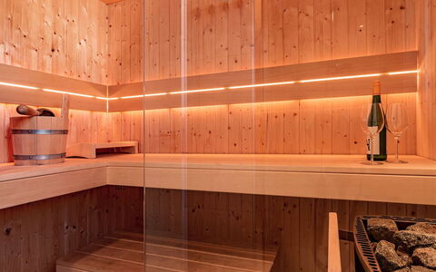 Lakeside Village 38 (+ Sauna): Cabinetry, Bâtiment, Bois, Tache De Bois, Design Intérieur, Cuisine, Sol, Sol, Mur, Dur