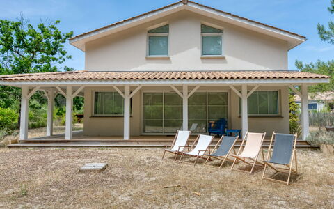 Hibiscus: Plante, Ciel, Bâtiment, Propriété, Fenêtre, Ombre, Maison, Arbre, Lot Terre, Chalet
