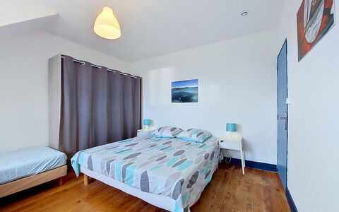 An Neizh: Lit, Meubles, Design Intérieur, Chambre, Sol, Sol, Bois, Drap De Lit, Pièce, Literie