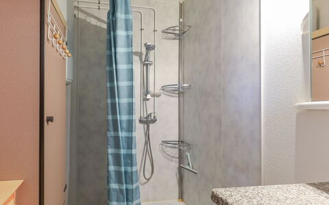 Eden Roc 2: Luminaire Plomberie, Propriété, Baignoire, Tete De Douche, Douche, Salle De Bains, Bar De Douche, Robinet, Design Intérieur