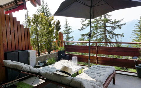 Résidence Byblos 11: Propriété, Bâtiment, Ombre, Bois, Ciel, Architecture, Arbre, Mobilier De Jardin, Confort, Salon
