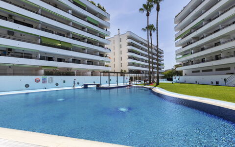 Salou 703: L'Eau, Ciel, Bâtiment, Jour, Propriété, Fenêtre, Piscine, Bleu Azur, Architecture, Design Urbain