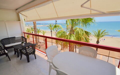 Salou 713: Plante, Ciel, L'Eau, Propriété, Bâtiment, Bleu Azur, Arbre, Piscine, Design Urbain, Arecales