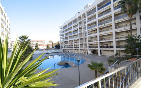 Salou 723: L'Eau, Bâtiment, Plante, Ciel, Fenêtre, Design Urbain, Condominium, Bloc Tour, Loisir, Piscine