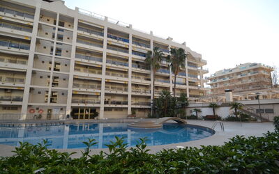 Salou 723: L'Eau, Bâtiment, Plante, Ciel, Fenêtre, Design Urbain, Condominium, Bloc Tour, Loisir, Piscine