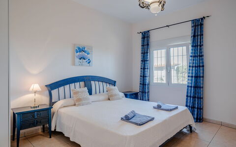 Villa Rosa: Meubles, Sol, Sol, Design Intérieur, Lit, Plafond, Éclairage, Chambre, Pièce, Couvre-Fenêtres