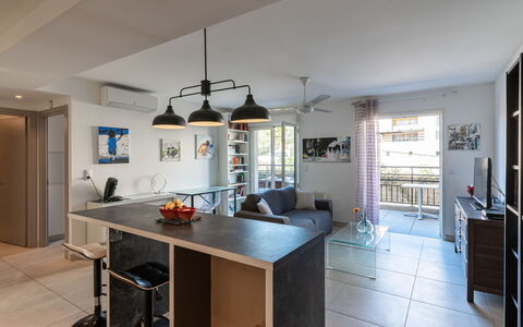 Résidence les 3C: Plante, Ciel, L'Eau, Propriété, Bâtiment, Bleu Azur, Arbre, Piscine, Design Urbain, Arecales