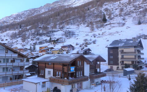 Arbgrat: Neige, Bâtiment, Ciel, Montagne, Fenêtre, Lumière, La Nature, Maison, Pente, Gelé