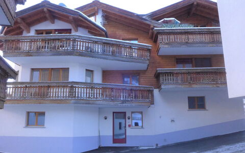 Arbgrat: Fenêtre, Bâtiment, Ciel, Maison, Porte, Façade, Design Urbain, Toit, Appartement, Ville