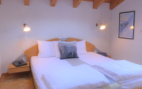 Arbgrat: Meubles, Propriété, Bâtiment, Confort, Bleu Azur, Bois, Éclairage, Lit, Cadre De Lit, Design Intérieur