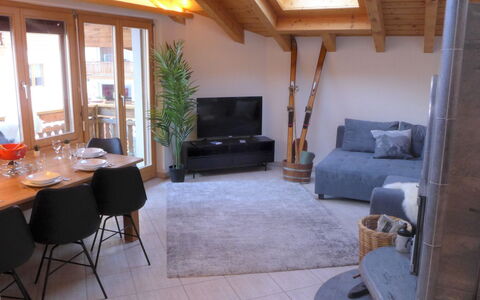 Arbgrat: Table, Propriété, Meubles, Canapé, Bois, Design Intérieur, Salon, Sol, Plante D'Appartement, Plante