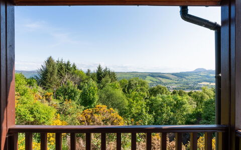 Ceilidhtail Cottage: Ciel, Plante, Nuage, Propriété, Écorégion, Fenêtre, La Nature, Bois, Environnement Naturel, Porche