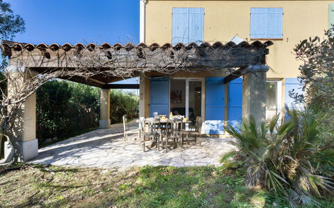 Maison Cléo: L'Eau, Nuage, Ciel, Plante, Bleu, Paysage Naturel, Bleu Azur, Cotiers Et Relief Océaniques, Végétation, Plage