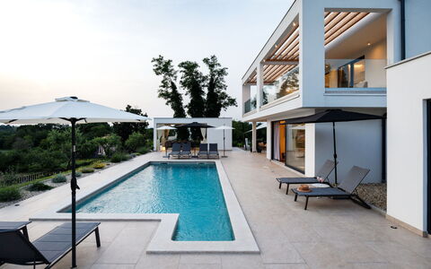 Villa Sonia: Piscine, Zone Résidentielle, Domicile, Recours, Biens, Ombre, Eco Hôtel, Balcon, Villa, Mobilier De Jardin