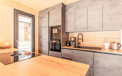 #1A mit Sauna & Pool 180.3: Cabinetry, Comptoir, Meubles, Table, Bois, Cuisine, Design Intérieur, Cuisinière, Électroménager, Tache De Bois