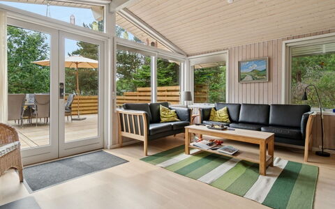 Roir - 250M from the Sea: Sol, Meubles, Design Intérieur, Bois, Sol, Canapé, Plafond, Parquet, Salon, Domicile