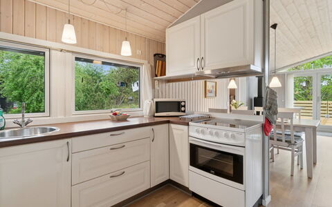 Roir - 250M from the Sea: Design Intérieur, Sol, Bois, Comptoir, Cuisine, Plafond, Sol, Meubles, Appareil De Cuisine, Cabinetry