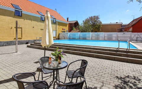 Thyrne - 500M from the Sea: Piscine, Recours, Composite, Mobilier De Jardin, Eco Hôtel, Ombre, Hôtel, Villa, Thermes, Ville Resort