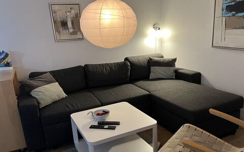 Thyrne - 500M from the Sea: Meubles, Sol, Sol, Bois, Design Intérieur, Canapé, Salon, Parquet, Pièce