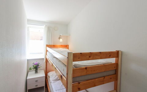 Thyrne - 500M from the Sea: Mur, Bois, Design Intérieur, Sol, Sol, Chambre, Meubles, Plafond, Lit, Pièce