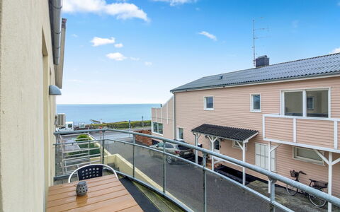 Gjuro - 50M from the Sea: Bois, Meubles, Appartement, Pièce, Plafond, Tache De Bois, Chaise, Dur, Vernis, Lumber