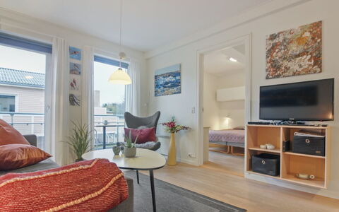 Gjuro - 50M from the Sea: Bois, Meubles, Appartement, Pièce, Plafond, Tache De Bois, Chaise, Dur, Vernis, Lumber
