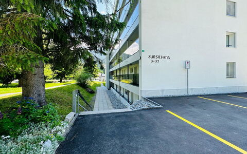 Nr.05 Haus Sursilvana: Appartement, Condominium, Béton, Quartier Général, Balcon, Siège Social