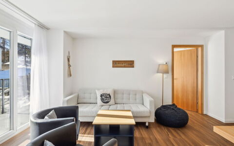 Nr.06 Haus Sursilvana: Meubles, Design Intérieur, Sol, Sol, Bois, Parquet, Canapé, Plafond, Pièce, Salon