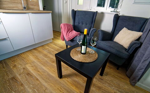 Frymburk 11: Plante, Propriété, Plante D'Appartement, Bâtiment, Pot De Fleur, Éclairage, Design Intérieur, Bois, Sol, Sol