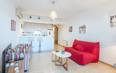 Sant Maurici: Plante, Propriété, Plante D'Appartement, Bâtiment, Pot De Fleur, Éclairage, Design Intérieur, Bois, Sol, Sol