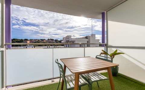 Font de Mar: Plante, Propriété, Plante D'Appartement, Bâtiment, Pot De Fleur, Éclairage, Design Intérieur, Bois, Sol, Sol