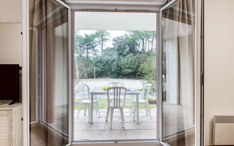 Le Verdon sur Mer 600: Propriété, Bâtiment, Ombre, Bois, Fenêtre, Rectangle, Porte, Sol, Immobilier