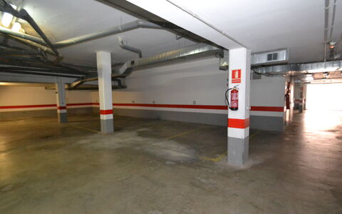 La Pineda 704: Parking, Composite, Gaz, Bâtiment, Route, Plafond, Ville, Béton, Terrain De Stationnement