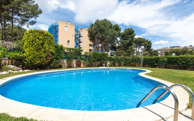 Montserrada 704.3: L'Eau, Nuage, Ciel, Ressources En Eau, Plante, Jour, Piscine, Bâtiment, Arbre, La Nature