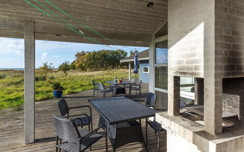 Kajsa - 50M from the Sea: Herbe, Maison, Toit, Domicile, Chalet, Arbuste, Lot Terre, Zone Rurale, Ferme, Couverture De Sol