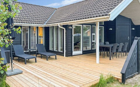 Greta - 200M from the Sea: Bois, Toit, Domicile, Chalet, Ombre, Porche, Plate-Forme, Planche, Siding, Dur