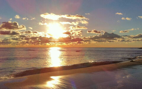 Greta - 200M from the Sea: Ciel, Soleil, Horizon, Nuage, Jour, Plan D'Eau, L'Eau, Plage, Le Coucher Du Soleil, La Nature