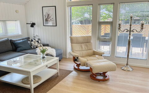Greta - 200M from the Sea: Meubles, Bois, Sol, Design Intérieur, Salon, Sol, Parquet, Éclairage, Domicile, Pièce