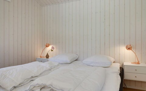 Anarosa - 200M from the Sea: Chambre, Bois, Lit, Drap De Lit, Plafond, Design Intérieur, Literie, Sol, Sol, Éclairage