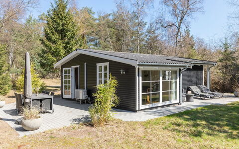 Zeytun - 800M from the Sea: Bois, Meubles, Appartement, Pièce, Plafond, Tache De Bois, Chaise, Dur, Vernis, Lumber