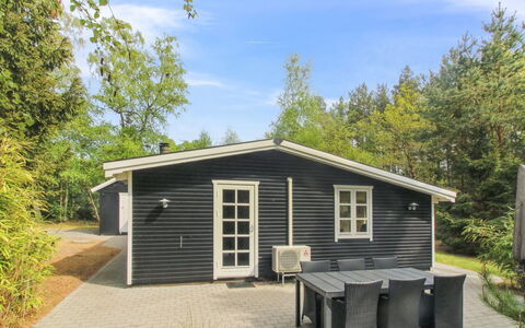 Zeytun - 800M from the Sea: Bois, Meubles, Appartement, Pièce, Plafond, Tache De Bois, Chaise, Dur, Vernis, Lumber