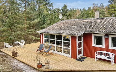 Kjeld - 900M from the Sea: Maison, Chalet, Toit, Batiments Jardin, Ombre, Cabanon, Arrière-Cour, Mobilier De Jardin, Cour, Pelouse