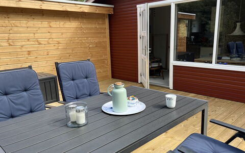 Kjeld - 900M from the Sea: Maison, Chalet, Toit, Batiments Jardin, Ombre, Cabanon, Arrière-Cour, Mobilier De Jardin, Cour, Pelouse