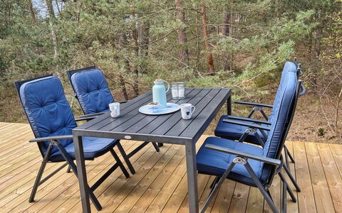 Kjeld - 900M from the Sea: Maison, Chalet, Toit, Batiments Jardin, Ombre, Cabanon, Arrière-Cour, Mobilier De Jardin, Cour, Pelouse