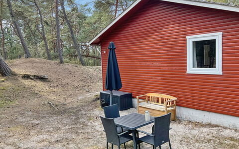 Kjeld - 900M from the Sea: Maison, Chalet, Toit, Batiments Jardin, Ombre, Cabanon, Arrière-Cour, Mobilier De Jardin, Cour, Pelouse