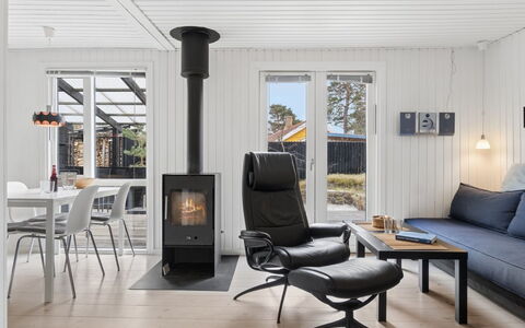 Talvikki - 250M from the Sea: Meubles, Sol, Bois, Design Intérieur, Sol, Parquet, Salon, Domicile, Électroménager, Revêtement De Sol Stratifié